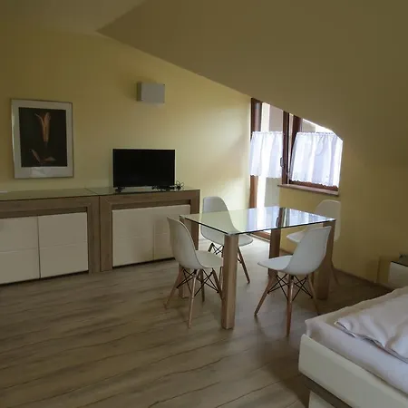 Apartament Pokoje H 11 *